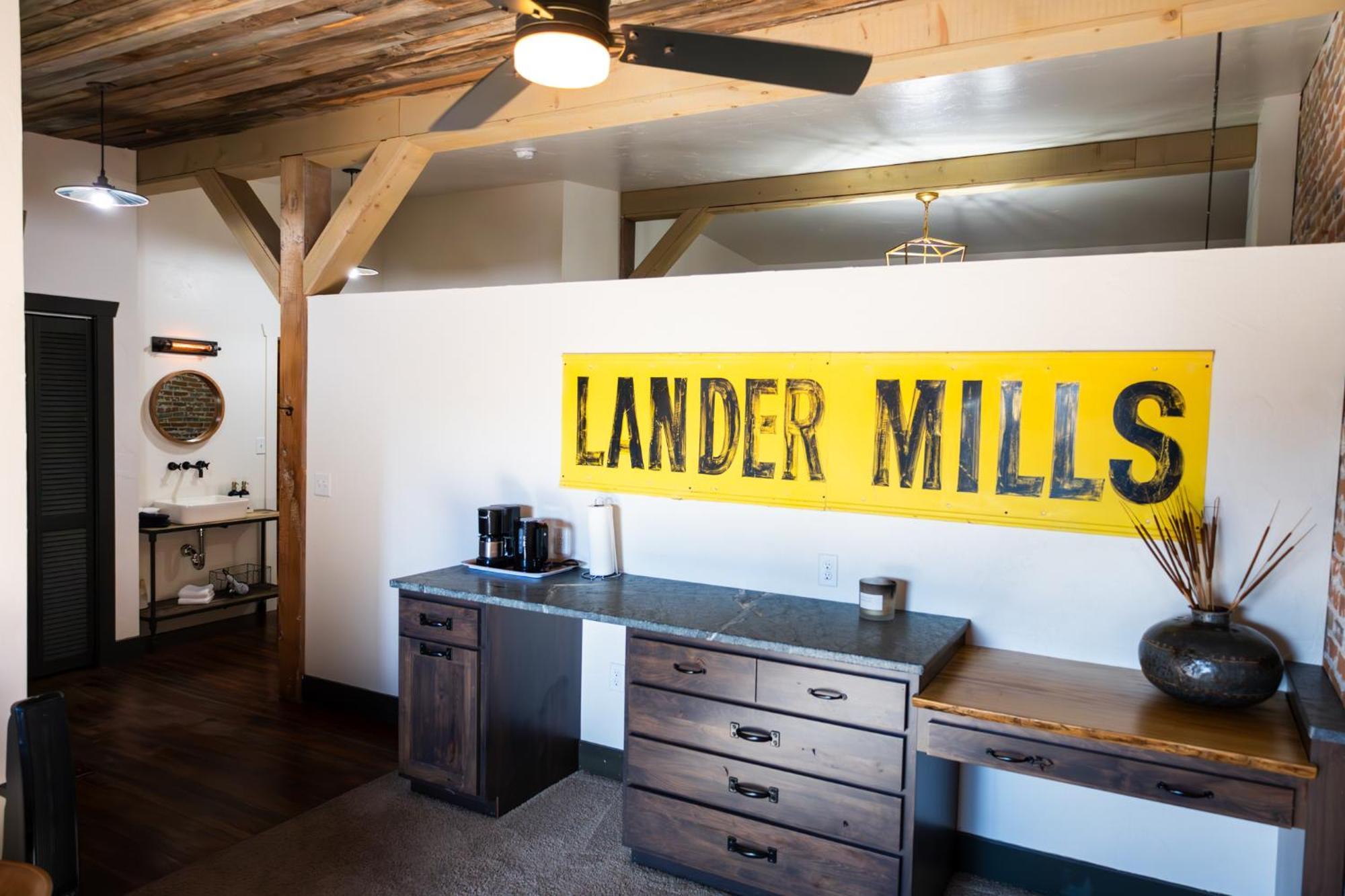 Lander Millhouse Hotel Exterior foto