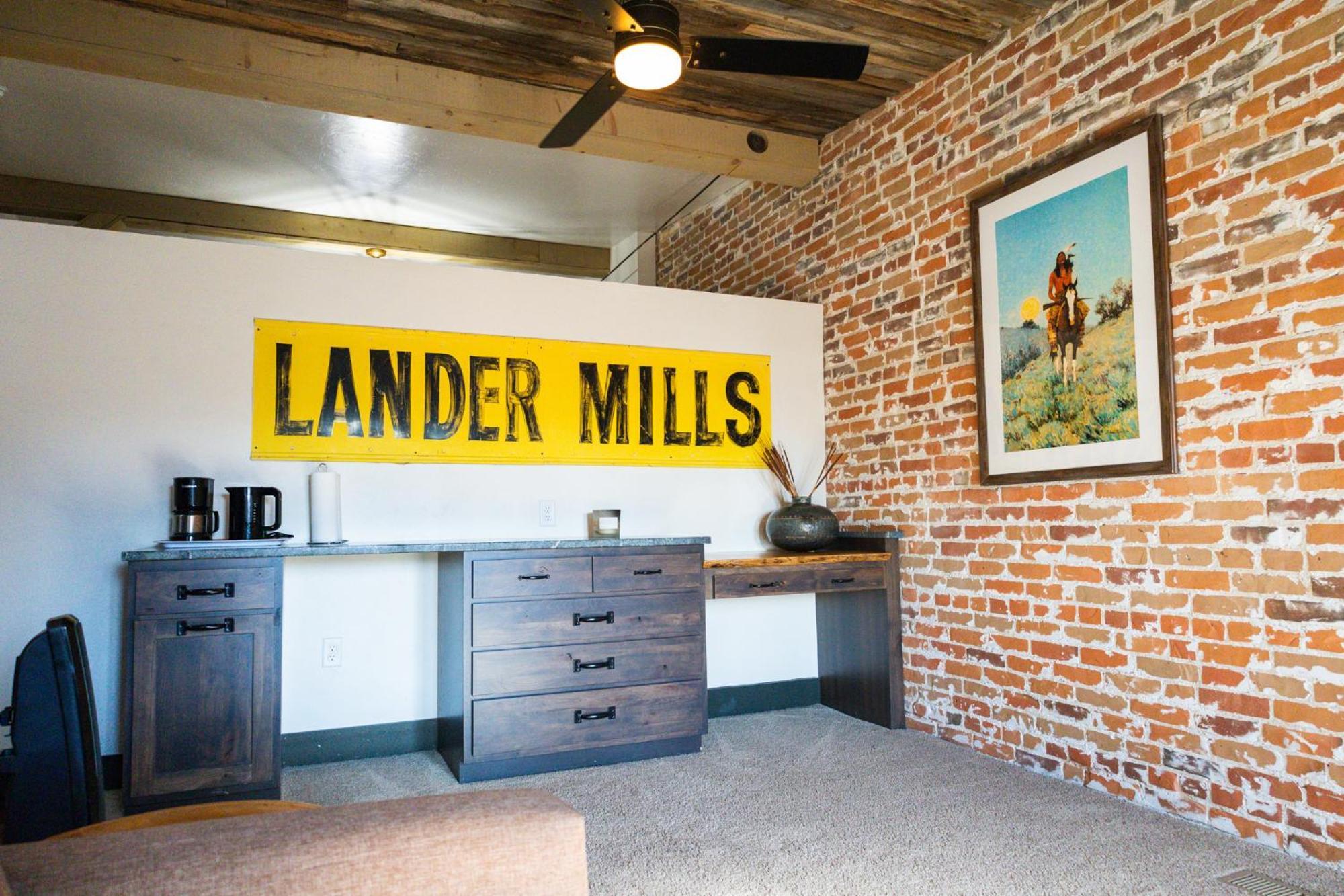 Lander Millhouse Hotel Exterior foto
