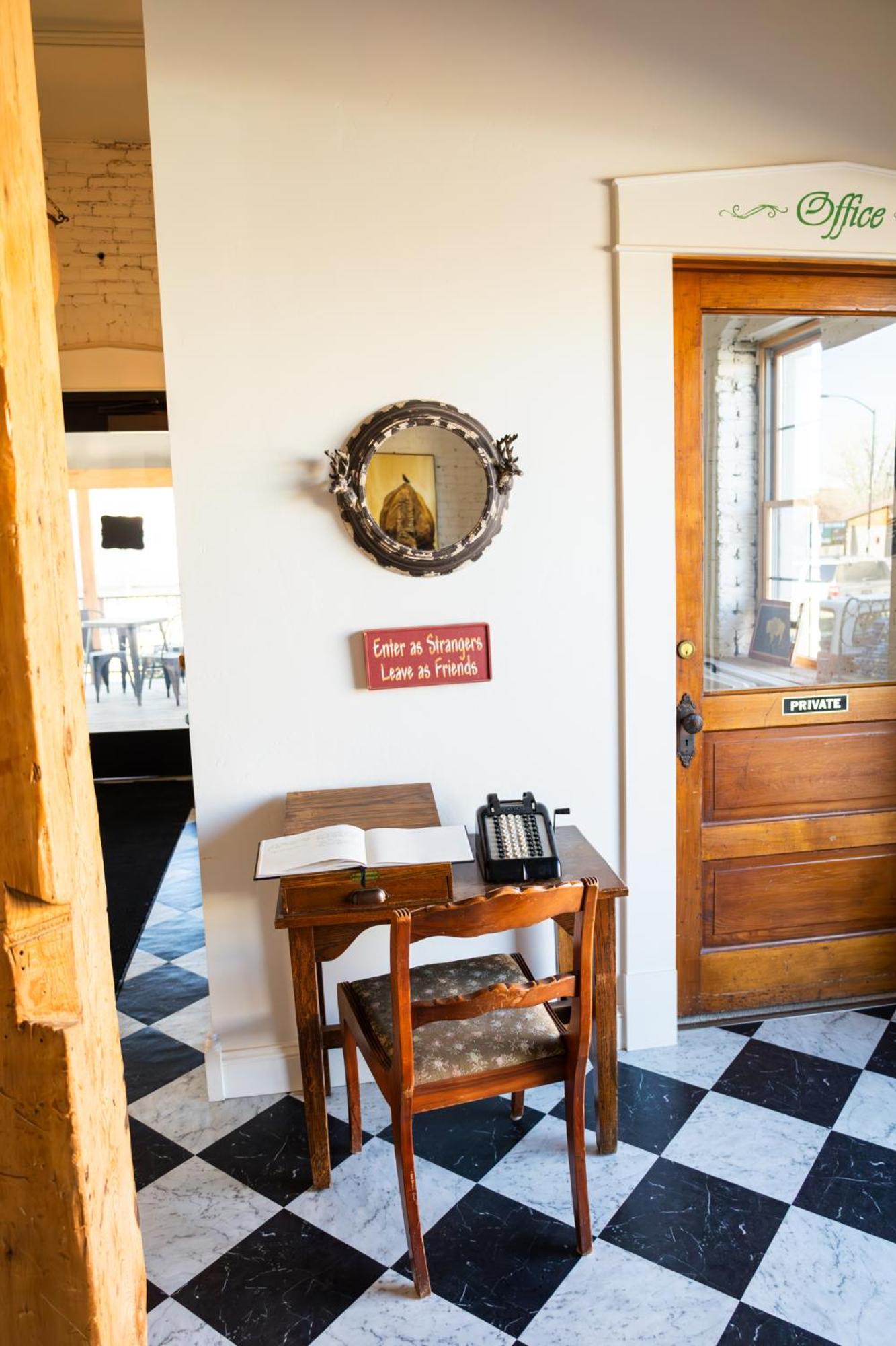 Lander Millhouse Hotel Exterior foto